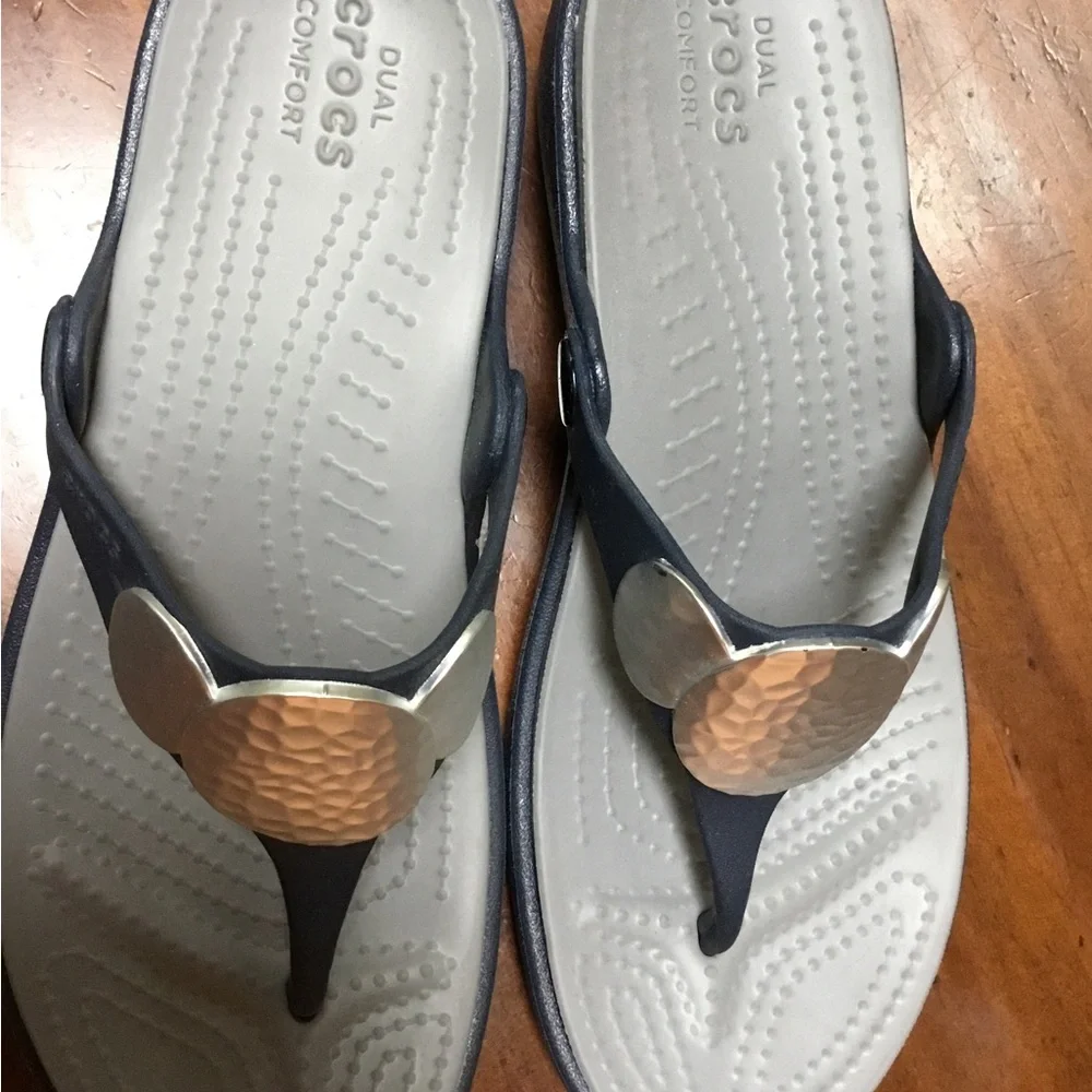 Crocs Dual Comfort Navy/Grey Sandals with Silver Accents Sz 7 Women’s - Picture 3 of 5